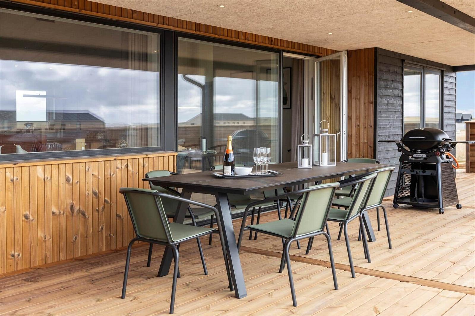 Dieses Haus hat vier Schlafzimmer, eine Küche und zwei Badezimmer.