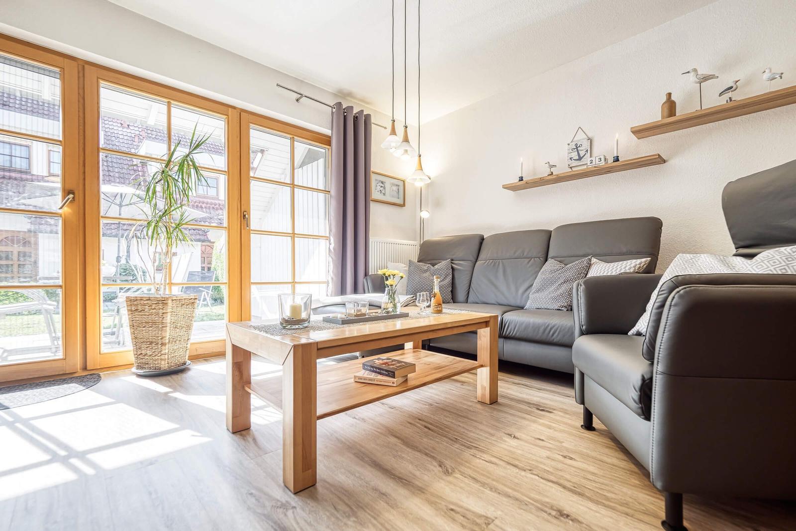 Esstisch mit Bestuhlung