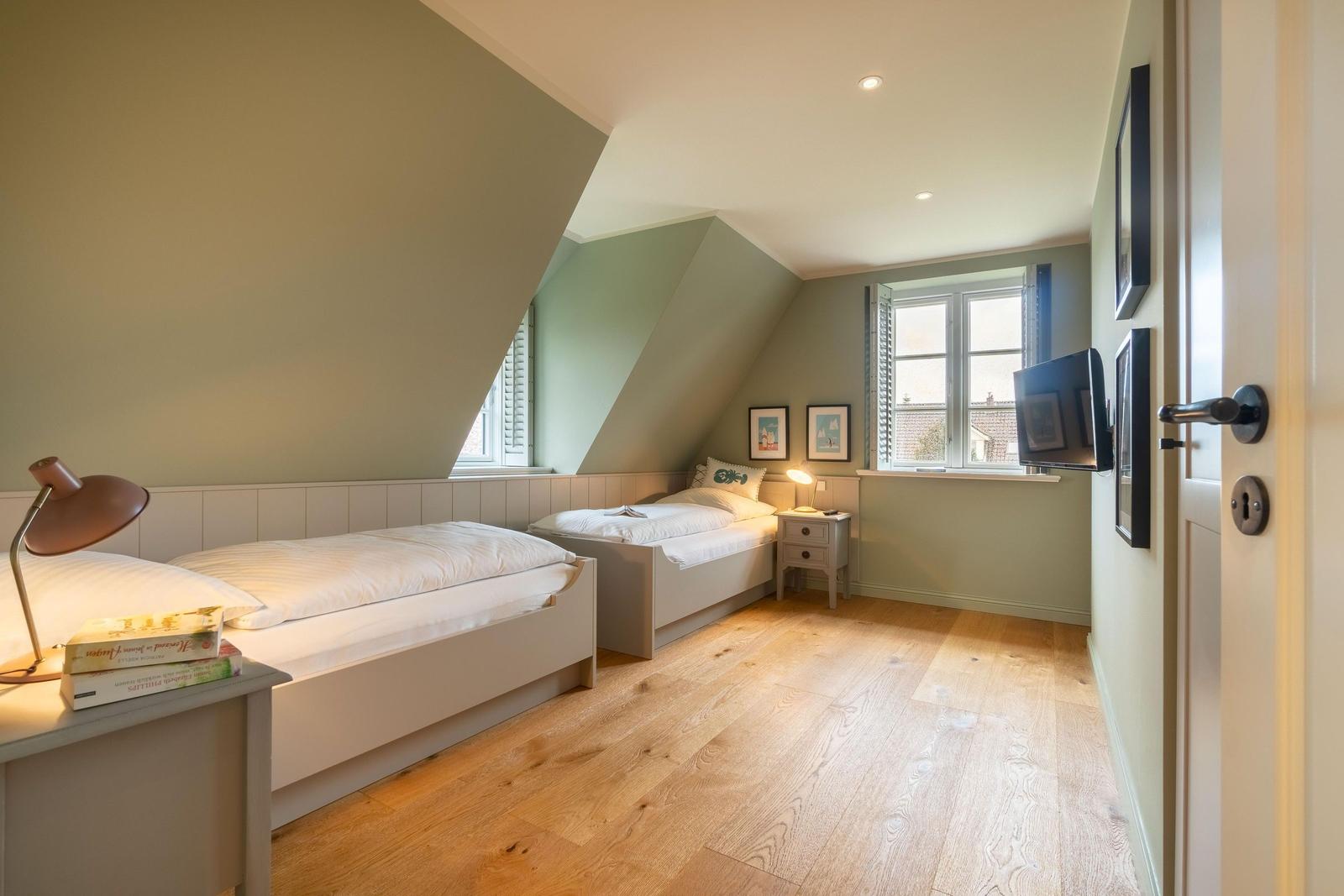 Das zweite Schlafzimmer im Obergeschoss.