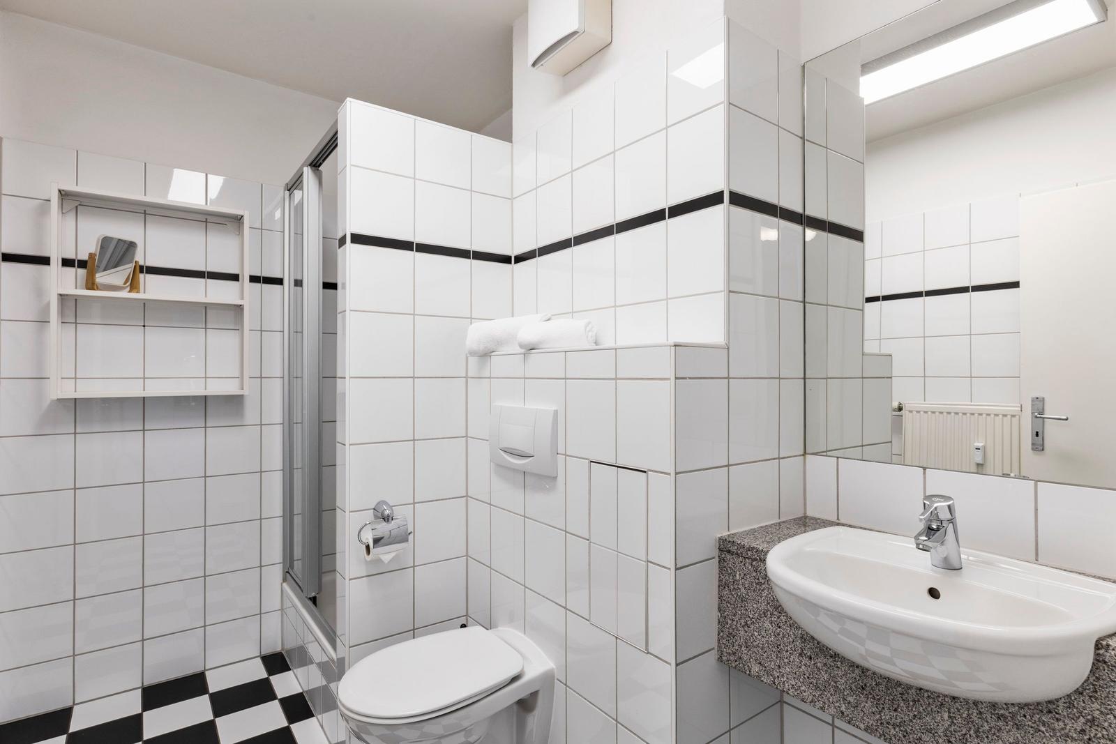 Badezimmer mit Dusche im kbmb320, Meeresblick 320 in Kühlungsborn