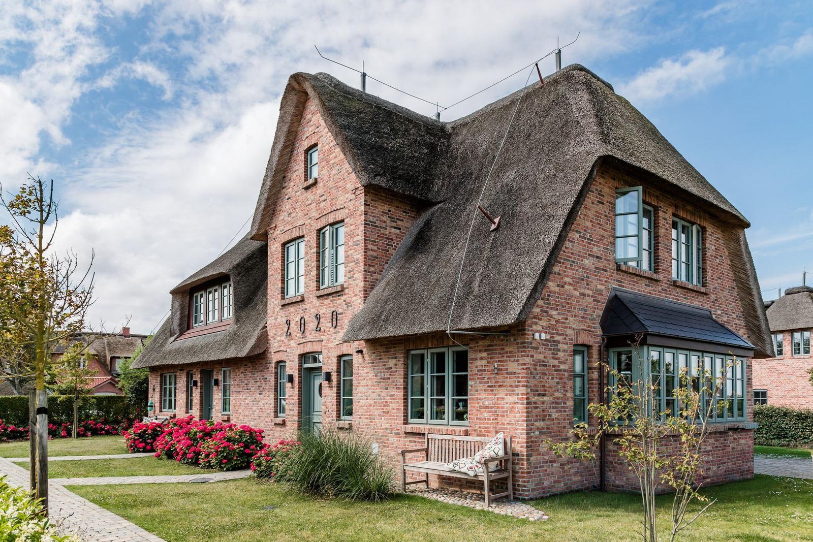 Dieses Apartment verfügt über Wohnen, Essen, Küche, Flur und WC sowie eine Terrasse.