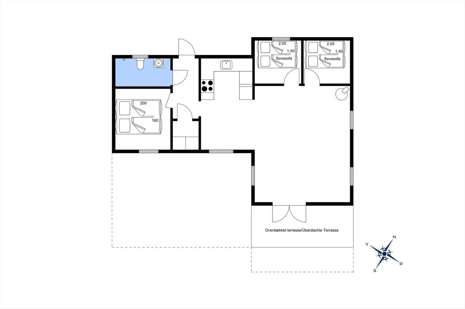Wohnung mit drei Schlafzimmern, Küche und überdachter Terrasse.