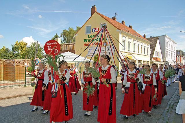 Festumzug der Trachtengruppe aus Büsum