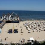 Die Seebrücke mit Strand und Strandkörben