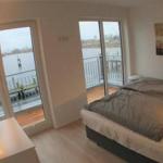 Schlafzimmer eins mit Ostsee/Hafenblick