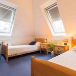 Schlafzimmer auf der Galerie mit 2 Einzelbetten