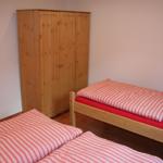 das 1. Schlafzimmer im EG mit zusätzlichem Einzelbett