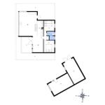 Wohnung mit Küche, Bad und Schlafzimmer. Außenbereich mit Garage und Parkplatz.