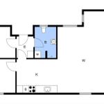 Wohnung mit zwei Schlafzimmern, Küche und Bad. Raumübersicht mit Kompass.