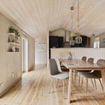 Essbereich mit Holztisch und Stühlen. Küchenbereich im Hintergrund. Holzwände und -boden.