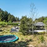 Haus mit Terrasse, Trampolin und Garten in Waldnähe