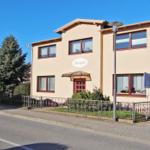 Holiday home Renate with entrance, windows and garden fence. House number 25.