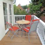 möblierter Balkon...