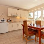 Küchenzeile und Essplatz...