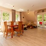 Sonniges Wohnzimmer mit Essplatz...