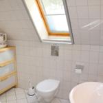 zweites Bad im oberen Bereich mit Dusche und WC