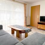 Blick von der Couch zurTerrasse