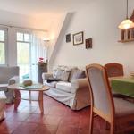 Essecke und Couch mit Sessel