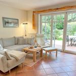 gemütliche Couch und schöne Terrasse