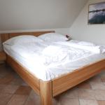 Schlafzimmer mit Doppelbett