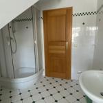 Badezimmer mit Dusche