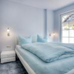 Schlafzimmer mit Doppelbett