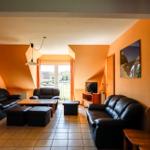 das Wohnzimmer mit großer Sitzecke