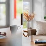 Tisch mit Tasse, Brille und Buch. Sofa mit Kissen und Pflanzen.