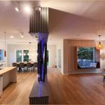 Offener Wohn- und Essbereich mit Küche und Terrasse