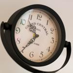 Eine Uhr mit dem Schriftzug Grand Central Terminal New York.