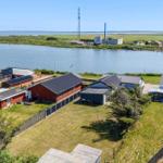 Villa mit Garten und Blick auf Fluss und Grünland