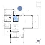 Wohnung mit drei Schlafzimmern, Küche und Bad. Außenbereich mit Pool.