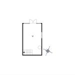 Wohnung mit Eingang, Toilette und Fenstern. Kompass zeigt Richtung.