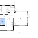 Wohnung mit Küche, Bad und Schlafzimmer. Großer Wohnbereich mit Fenster.