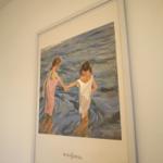 Gemälde von zwei Personen am Strand im Museum Sorolla Rahmen hängend