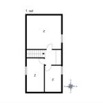 Erdgeschossplan mit Wohnzimmer, zwei Schlafzimmern und Treppe zur oberen Etage.