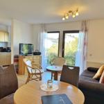 Wohnung mit Essbereich, Küche und Balkonansicht