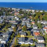 Haus mit Garten in Strandnähe, Luftaufnahme