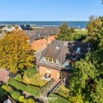 Haus mit Garten und Blick aufs Meer
