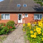 Eingangsbereich mit Vorgarten