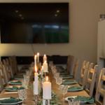 Tafel individuell gedeckt für eine Familienfeier