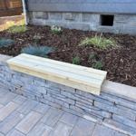 Sitzbank im Vorgarten