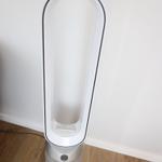 Moderne Staubsaugerstaubabsaugung auf Holzboden