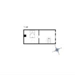 Einfaches Schlafzimmer mit 200 cm Bett und Treppe zur nächsten Etage.