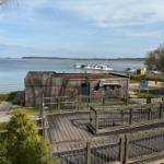 Imbiss und WC am Sportboothafen