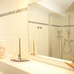 Badezimmer mit Dusche