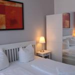 Schlafzimmer mit Doppelbett
