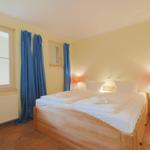Schlafzimmer mit Doppelbett