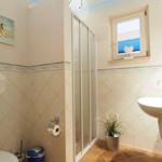 Badezimmer mit Dusche
