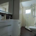 Badezimmer mit Dusche